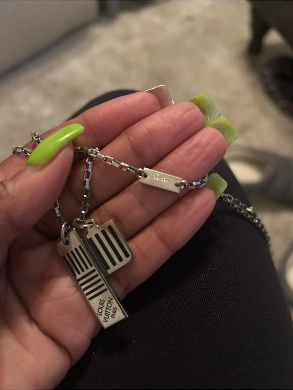 Silver 22” Damier  Louis Vuitton double bar necklace 🥳🥳❌❌M62490